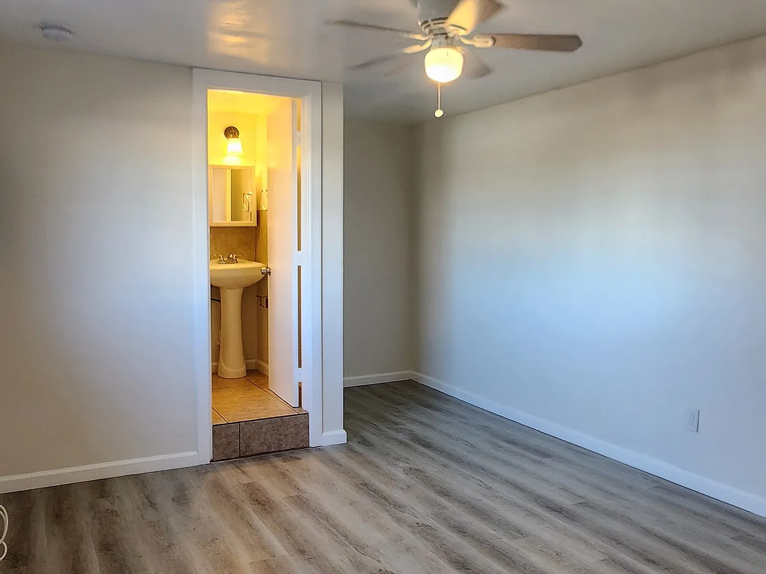 Studio, 300 sqft, $1,450 — Photo 4