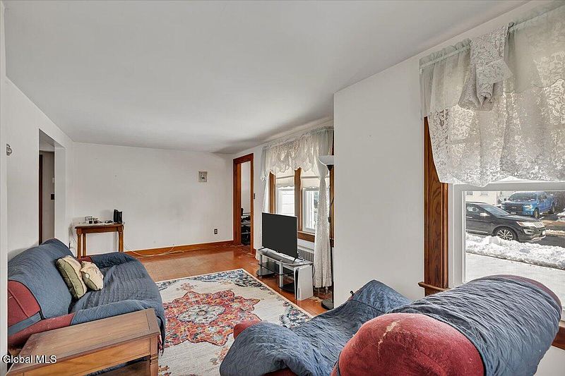 5th image of 1034 Wallace Avenue