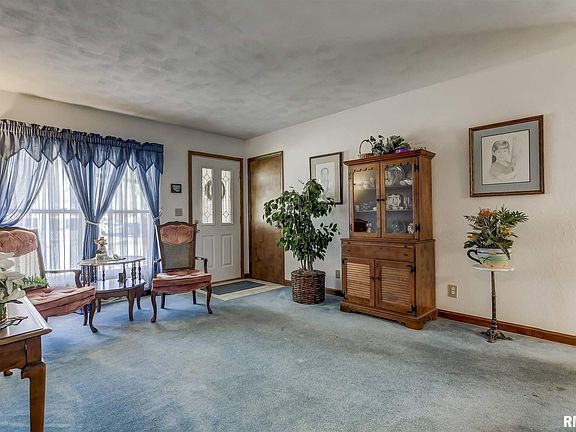 3rd image of 6 Beverly Hills Dr