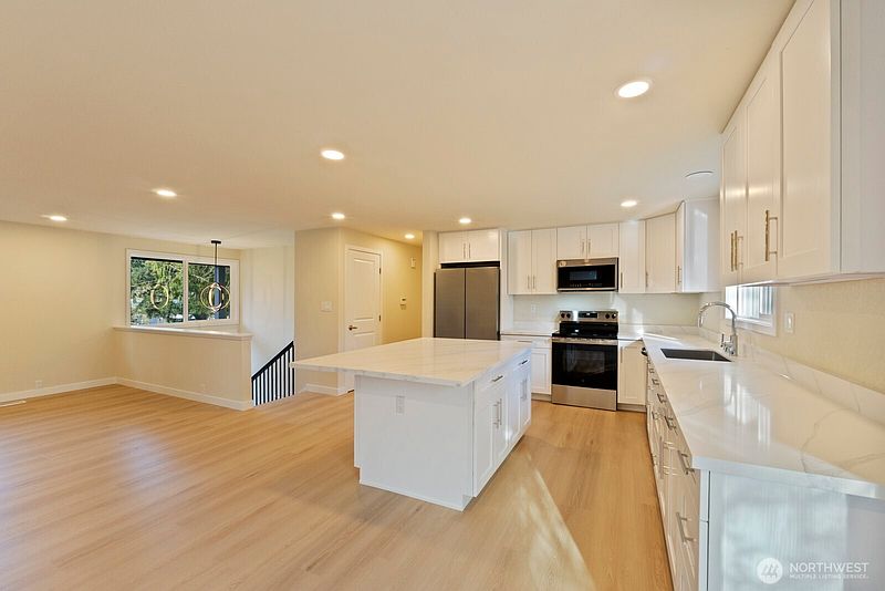 4th image of 14522 NE 5th Street