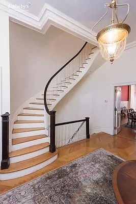 1st image of 121 E 69th St #1