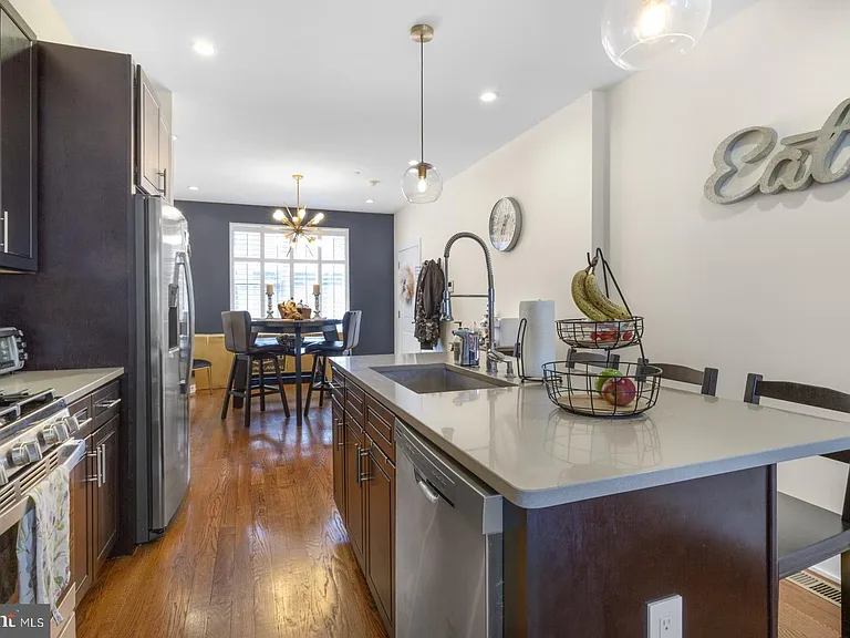 1909 E Hagert St #1 — Photo 1