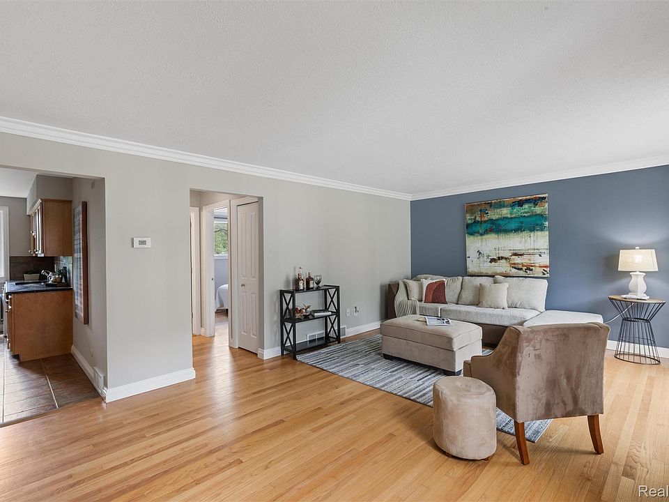 305 N Eton St Apt A, photo 2