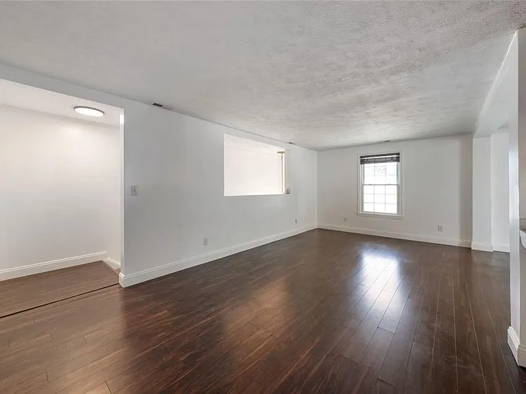 8906 Trotter Ln — Photo 4
