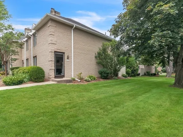 11 Mansion Woods Dr #H, Agawam, MA 01001