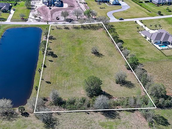 2nd image of 2050 Spruce Creek Cir W