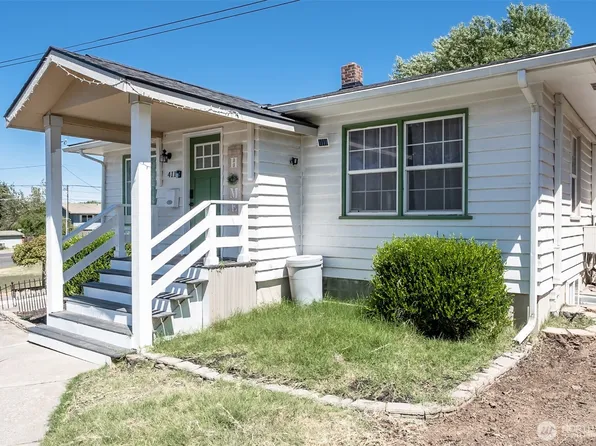 411 SE Elm Ave, College Place, WA 99324