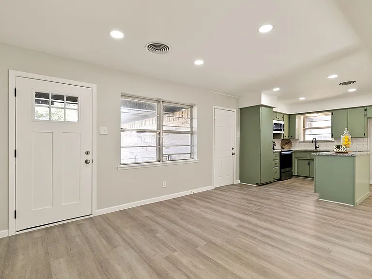 609 S Farmington Rd — Photo 20