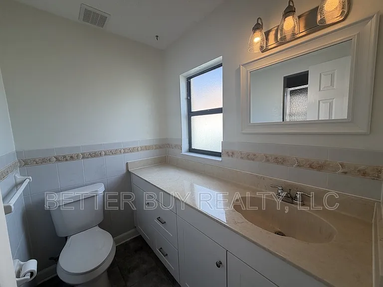 337 N 10th St — Photo 31