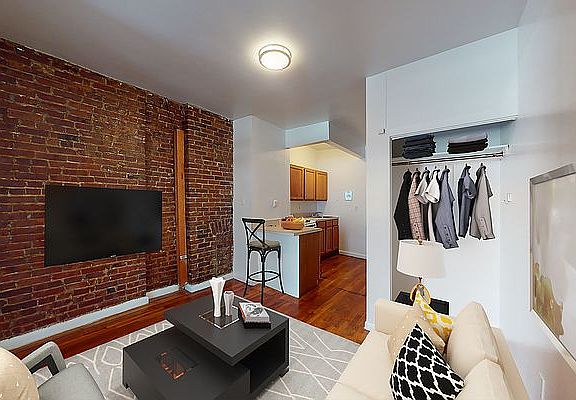 2nd image of 538 W 47th St APT 3A