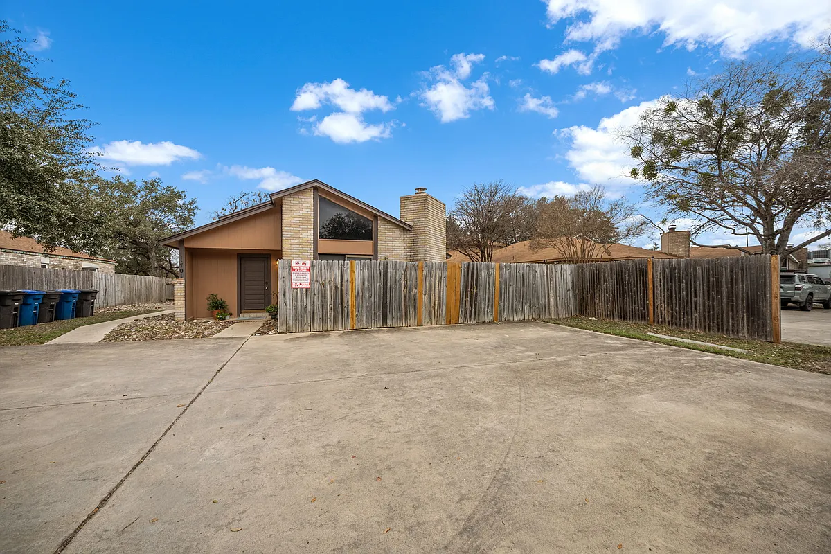 Building Photo - 11703 Whisper Valley St