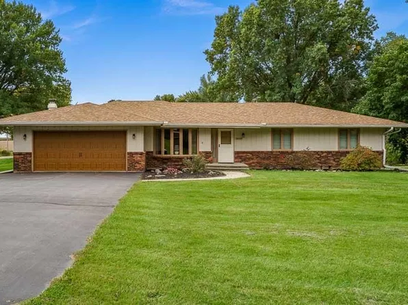 8024 Faraway Ln, Winnebago, IL 61088