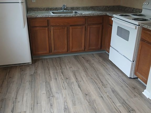 2nd image of 458 Maple St #5