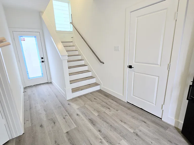 2706 Nagle St — Photo 17