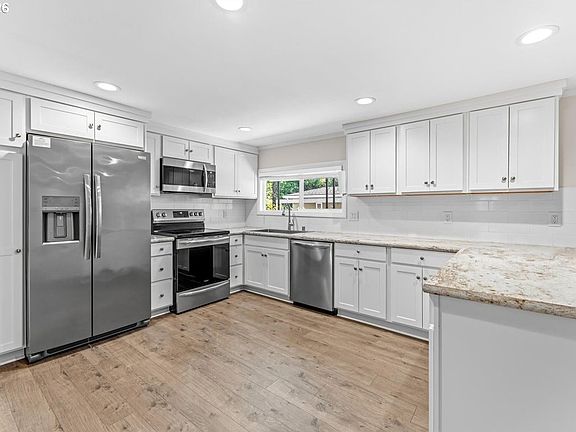 5th image of 100 SW 195th Ave Unit 10