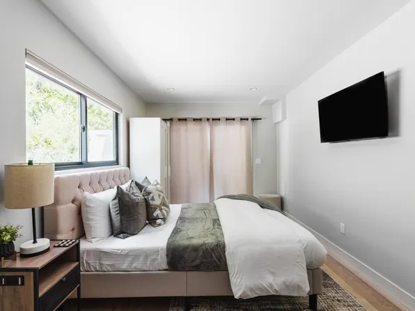 4320 Cherry Hills Ln, Tarzana, CA 91356