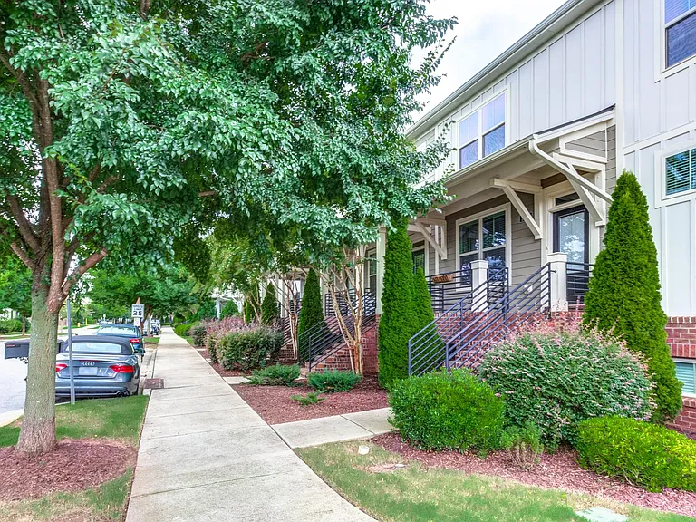 1637 Crafton Way — Photo 4