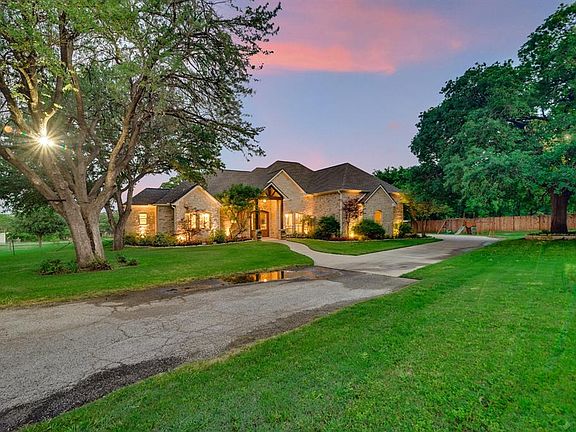 2nd image of 3121 Sieber Dr