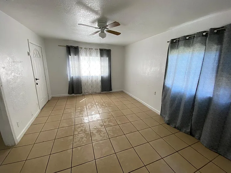 1031 Kenwood Ave — Photo 6