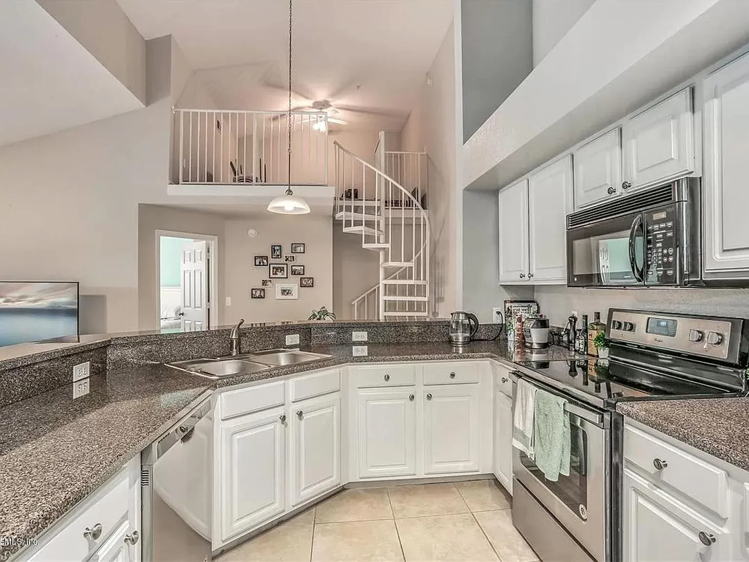 2 bed, 1320 sqft, $2,295 — Photo 4
