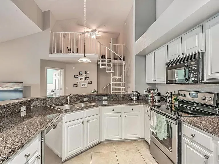 KITCHEN & STAIRCASE TO LOFT
