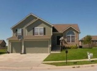 900 Briar Ln, Kearney, MO 64060
