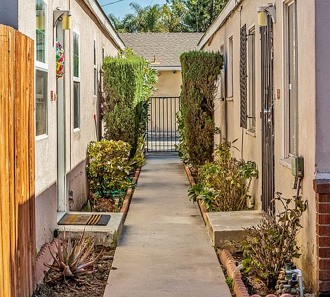 3rd image of 12028 Culver Blvd