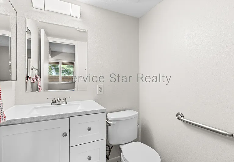 4050 E Cactus Rd #101 — Photo 10