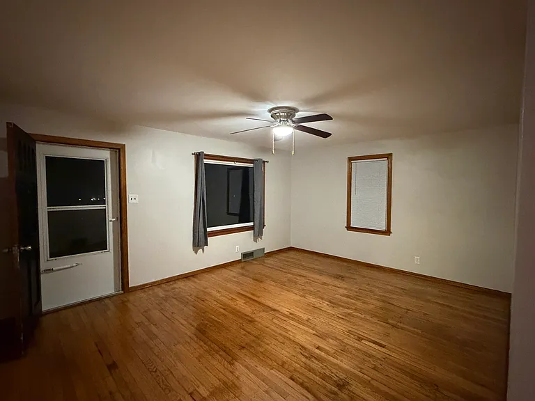 2614 Lind St — Photo 10