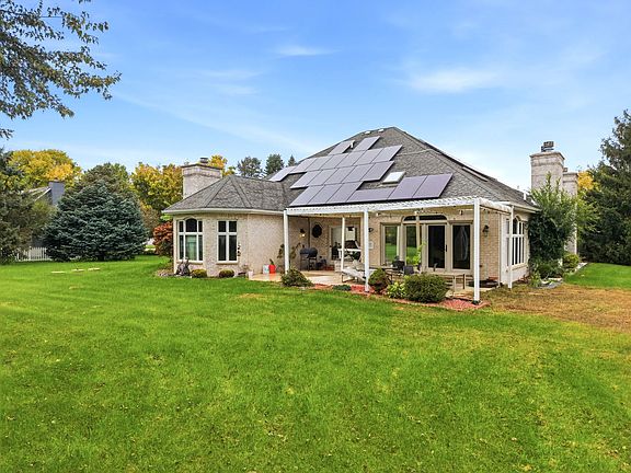 3rd image of 365 E Pine Meadow Ct