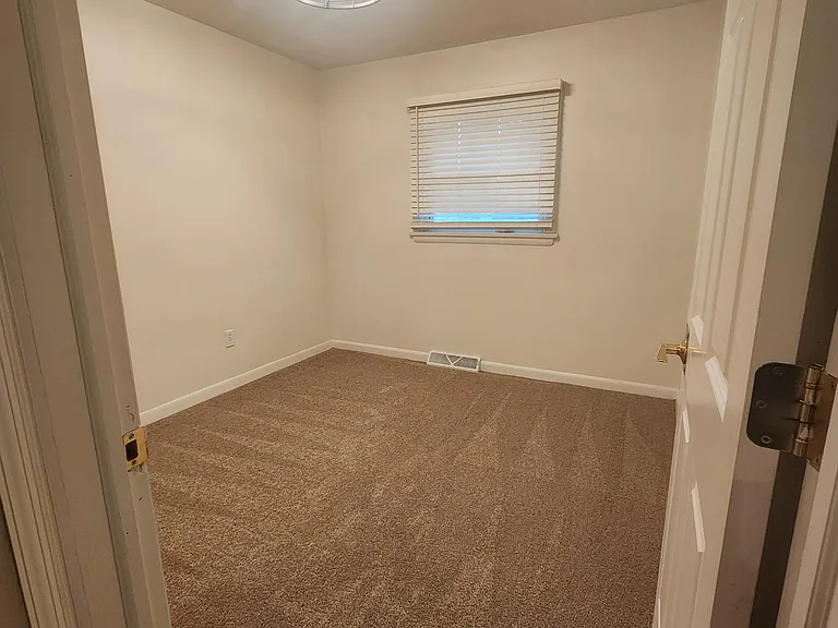 Willow Rd — Photo 32