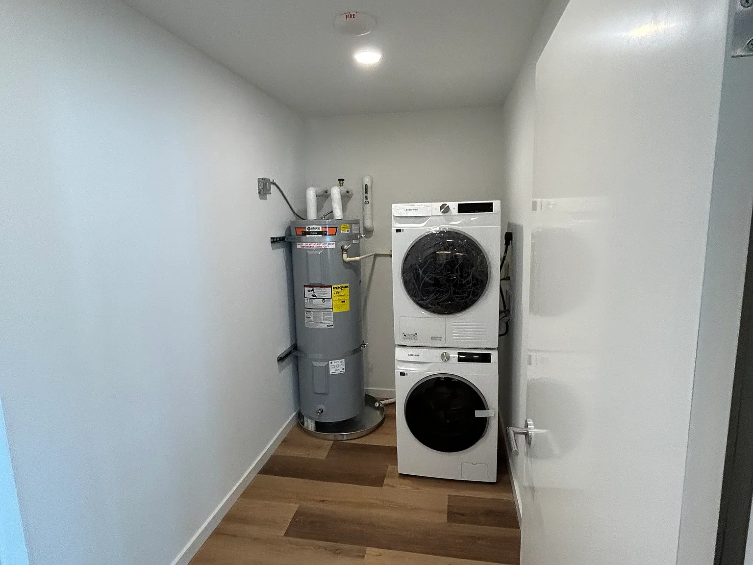 2 bed, 942 sqft, $4,150 — Photo 1