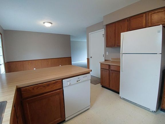 4th image of 1020 Greenwood St