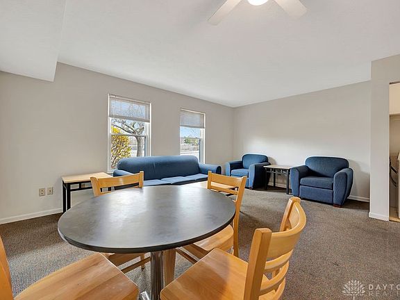 4th image of 978 Irving Ave APT 16