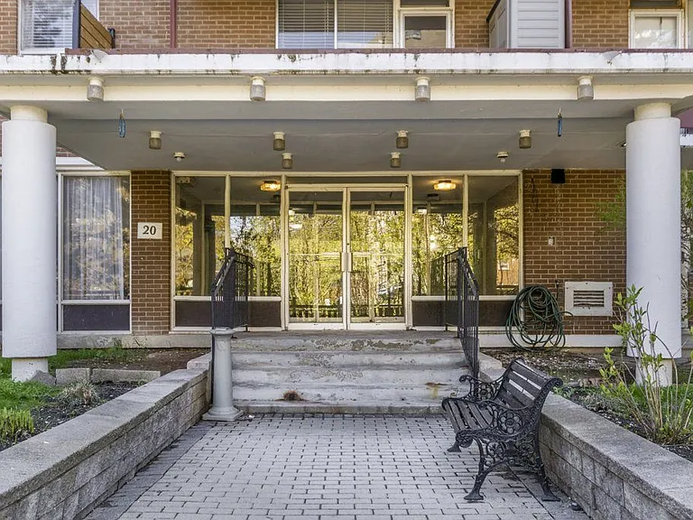 20 Elizabeth St N #1007 — Photo 11