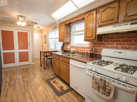 4th image of 1044 Lucy Ln