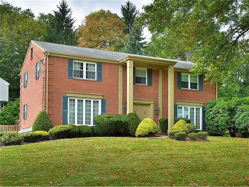 201 Thornberry Dr photo 1