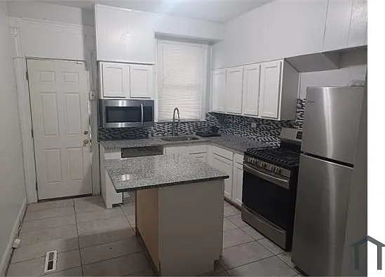 1932 W Fayette St — Photo 2