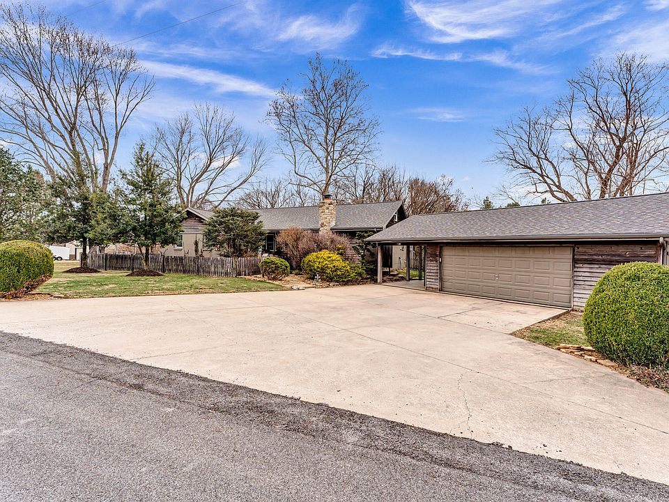 1st image of 1750 W Riverbluff Lane