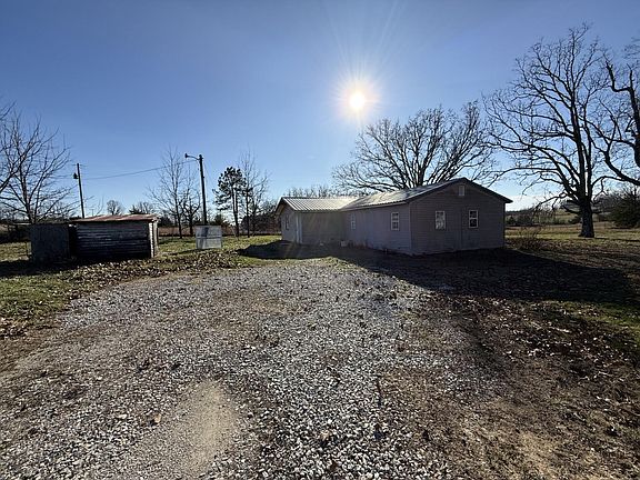 3rd image of 909 Cooper Drive