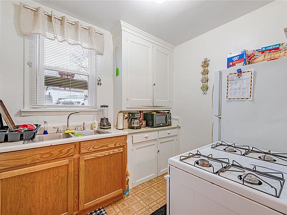 4th image of 849 Highland Ave