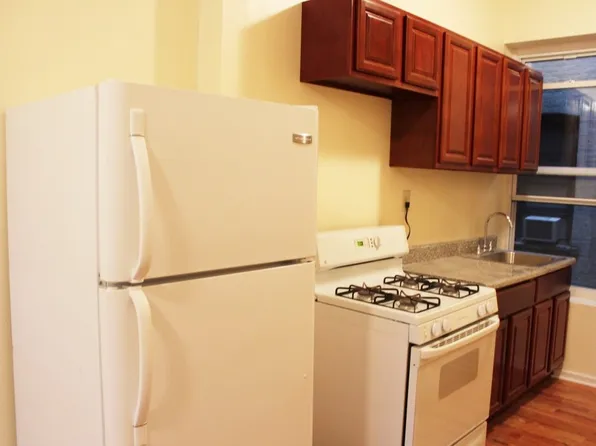 207 Franklin Avenue image 1 of 5