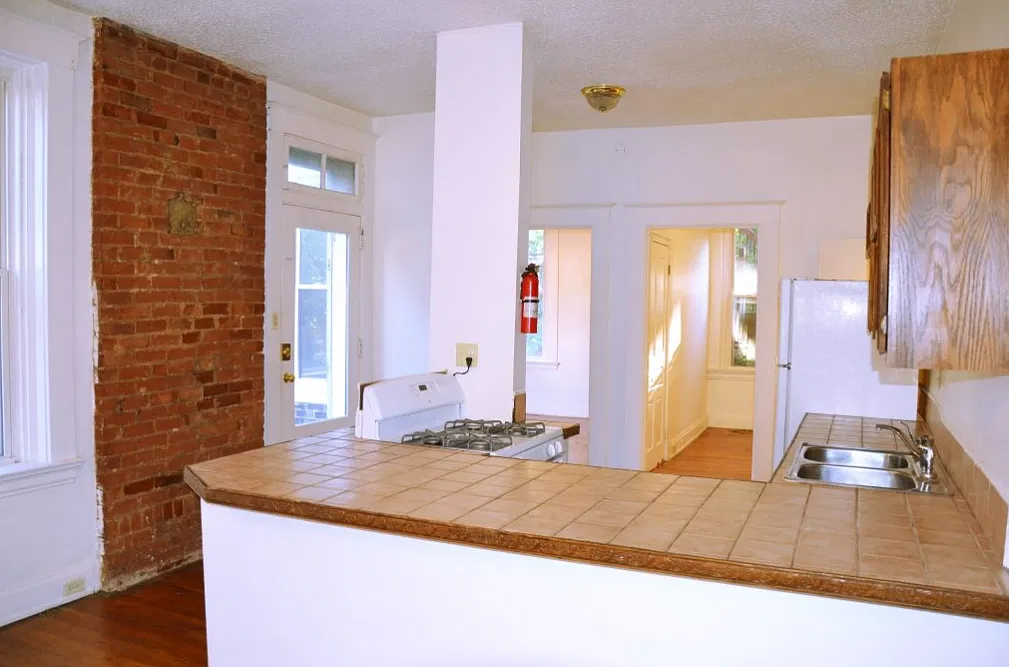 3 bed, 1200 sqft, $2,295 — Photo 3