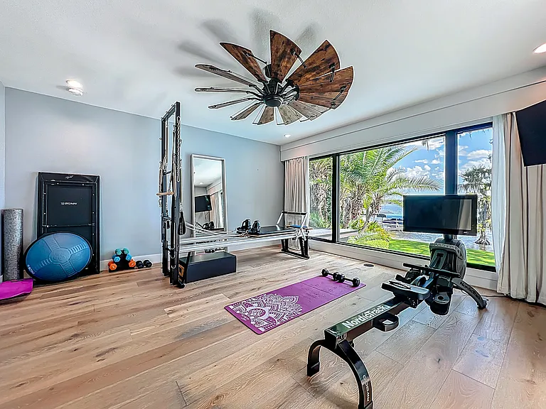 2nd Master Suite (upstairs)