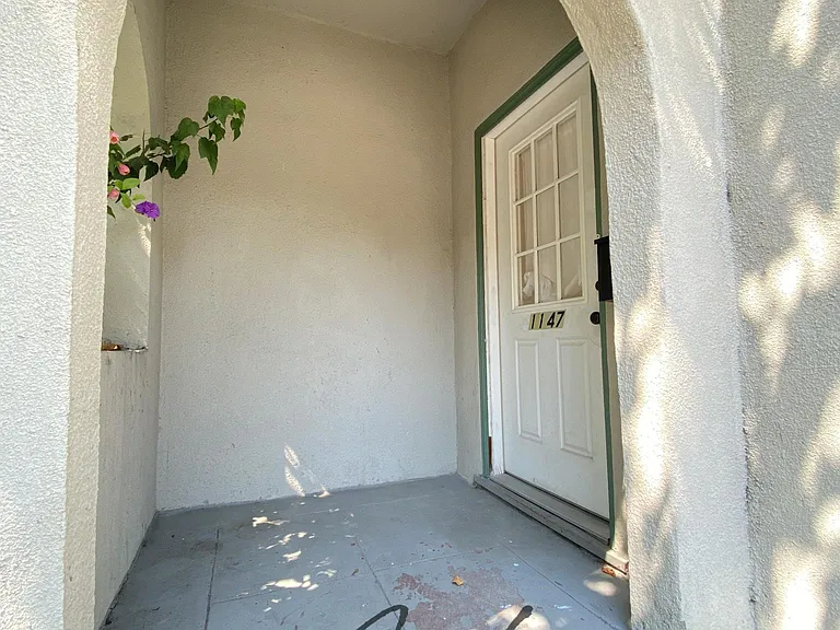1147 Virginia St — Photo 1