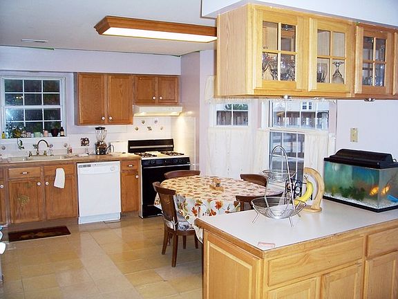 5th image of 3509 Wembley Dr