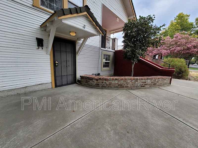 1st image of 224 6th St APT A