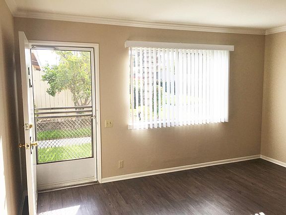 Sunny Entry with Screendoor