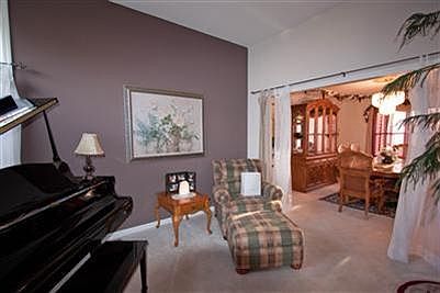 Piano/living room