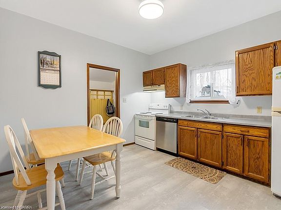 3rd image of 49 Mintern Ave